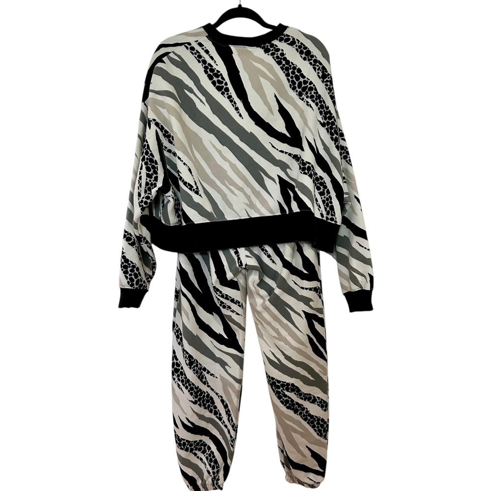 2 Piece Nike Women's Animal-Print Jogger Set - Black, Gray, Beige - Picture 4 of 16